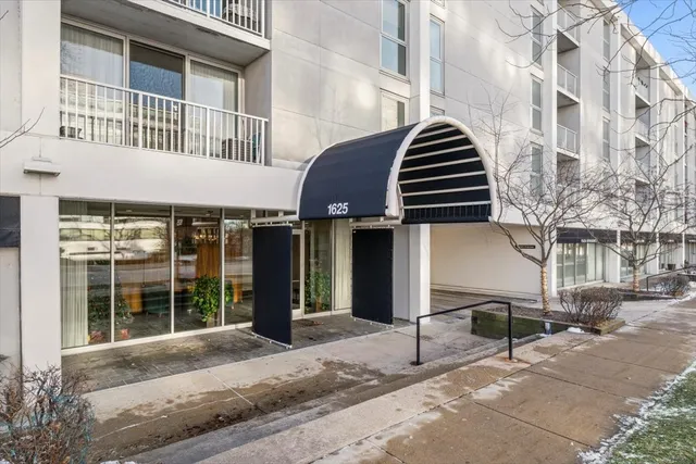 $375,000 | 1625 Sheridan Road, Unit 312, Wilmette, IL 60091