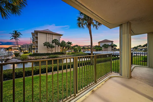 $525,000 | 1601 Marina Isle Way, Unit 106, Jupiter, FL 33477