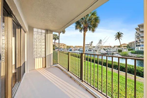 $525,000 | 1601 Marina Isle Way, Unit 106, Jupiter, FL 33477