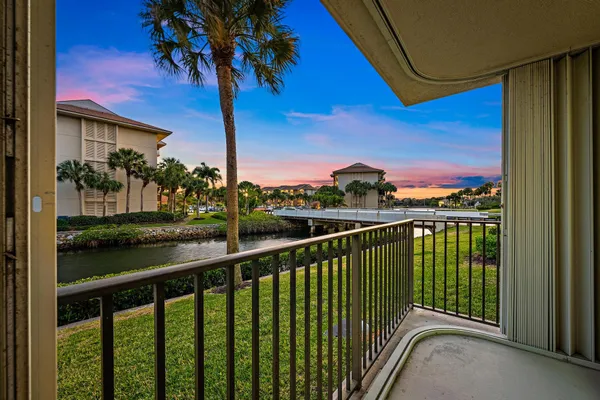 $525,000 | 1601 Marina Isle Way, Unit 106, Jupiter, FL 33477