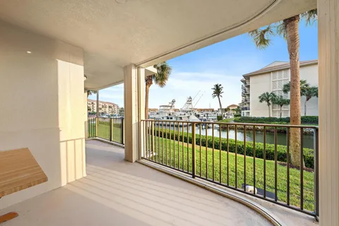 $525,000 | 1601 Marina Isle Way, Unit 106, Jupiter, FL 33477