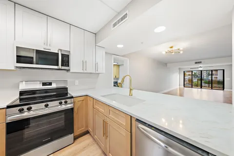 $525,000 | 1601 Marina Isle Way, Unit 106, Jupiter, FL 33477