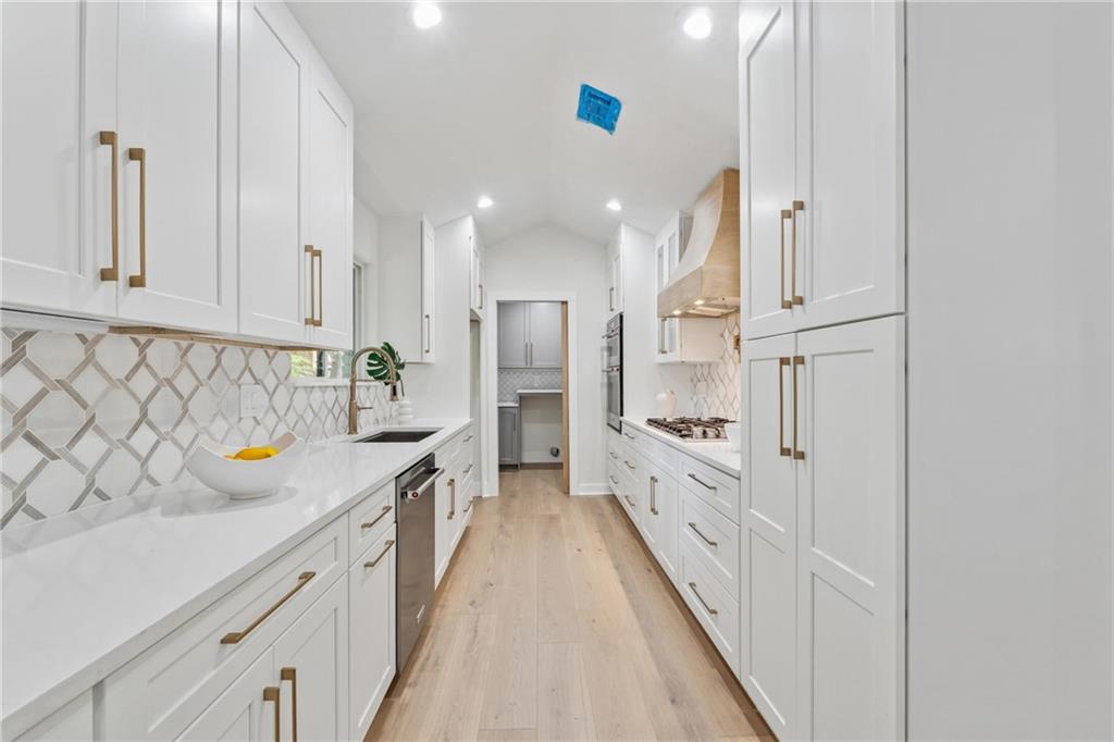 1542 Lavista Road Northeast Atlanta, GA 30329 - Photo 11 of 45