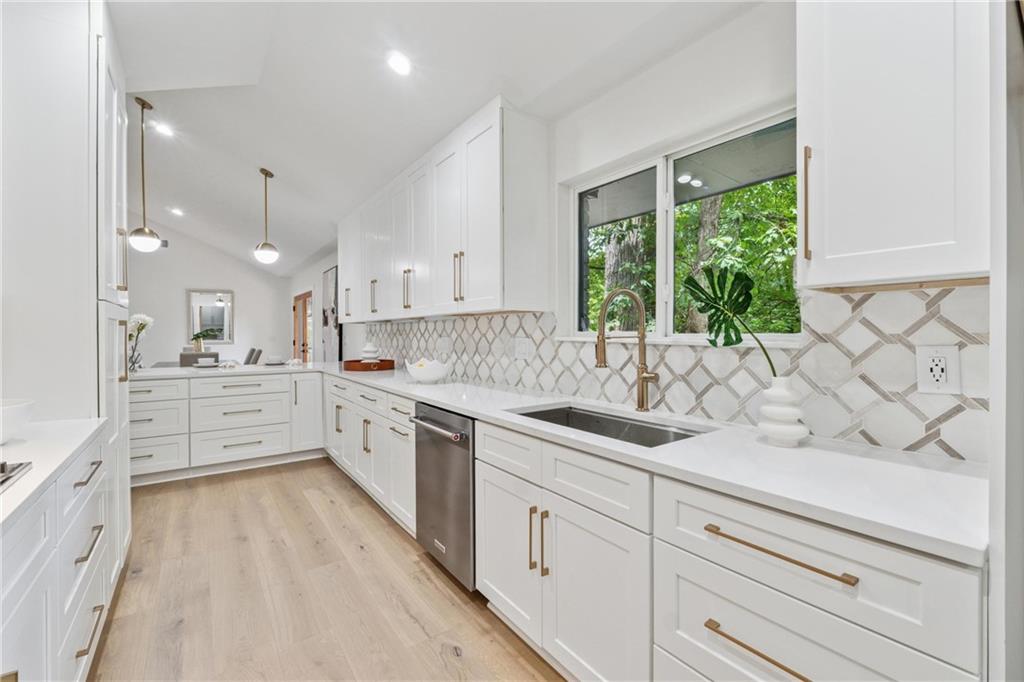 1542 Lavista Road Northeast Atlanta, GA 30329 - Photo 12 of 45