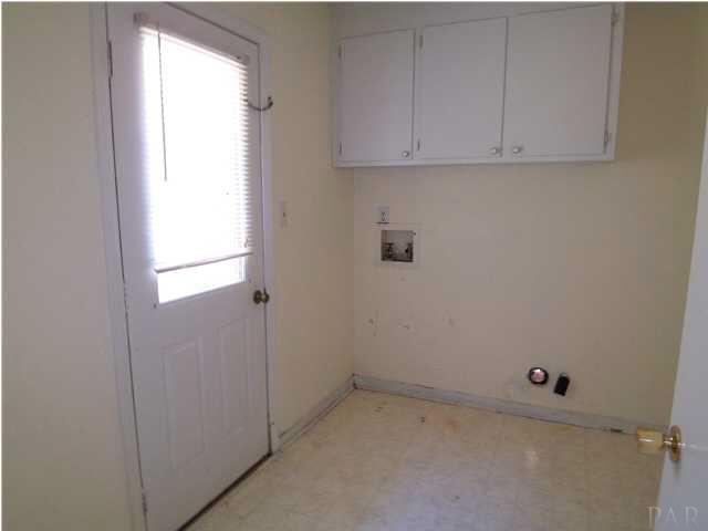 5160 Flax Road Pensacola, FL 32504 - Photo 21 of 23 Laundry room off of Kitchen & Garage