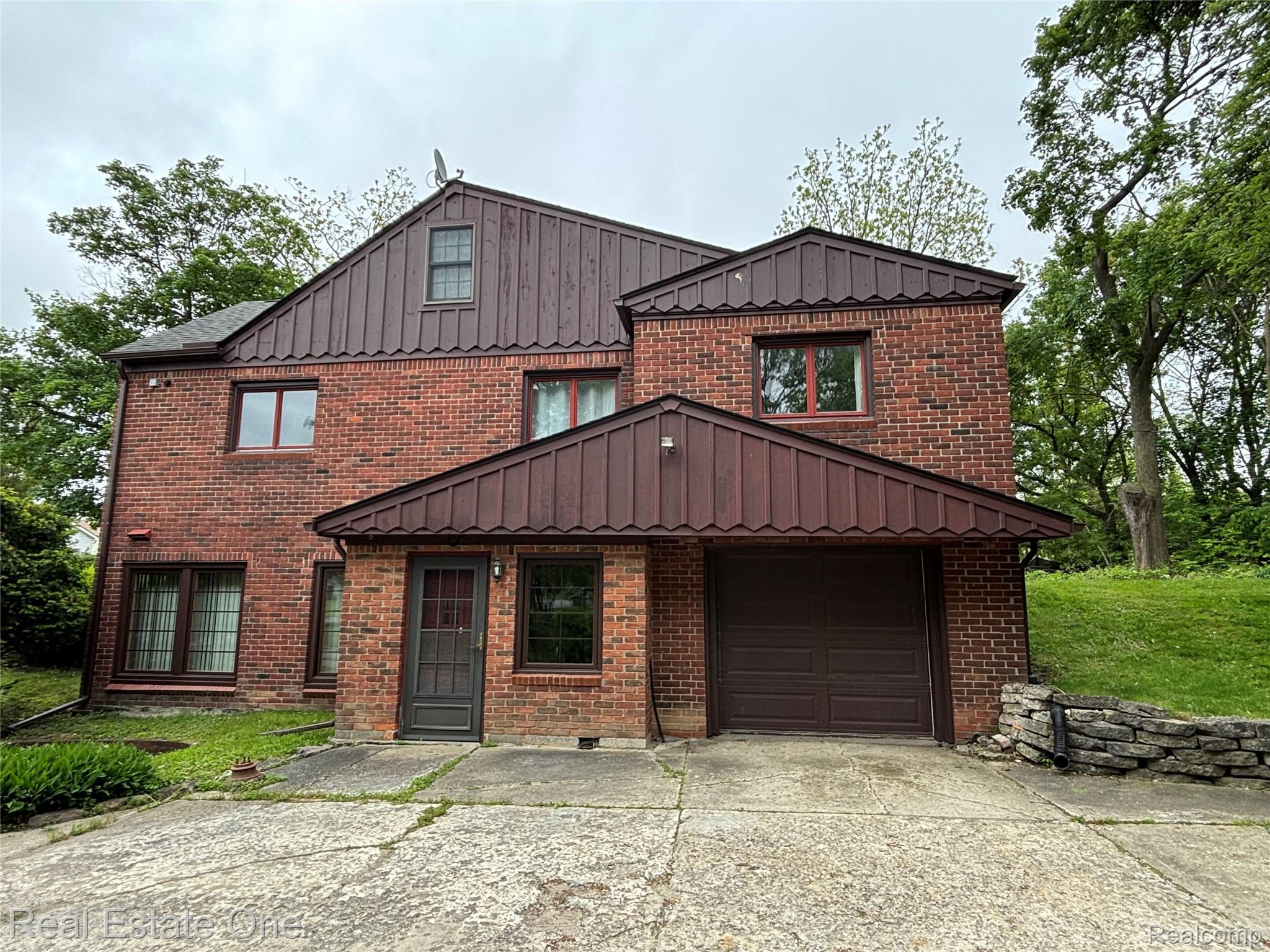 109 West Kennett Road Pontiac, MI 48340 - Photo 1 of 33 109 W Kennett