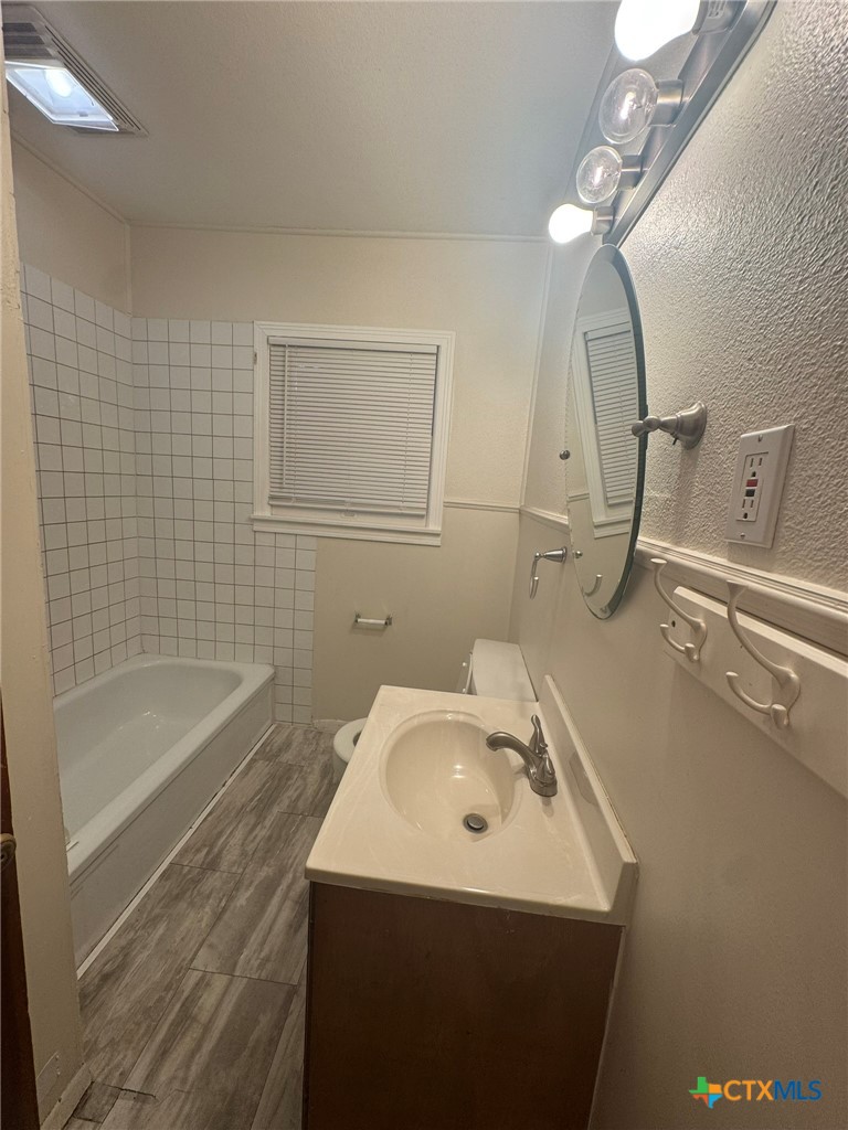 809 Leissner Street Seguin, TX 78155 - Photo 5 of 7