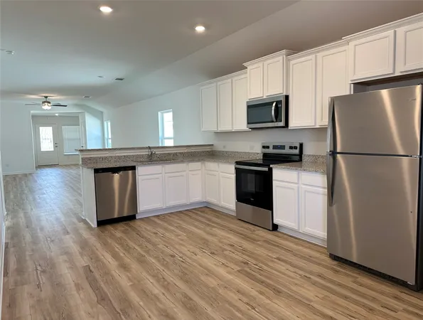 $2,160 | 120 Morrison Drive, Jarrell, TX 76537