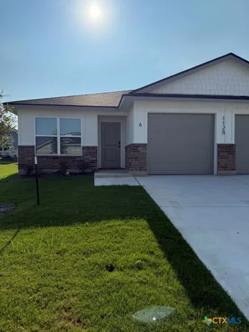 a view of a house with backyard and garden