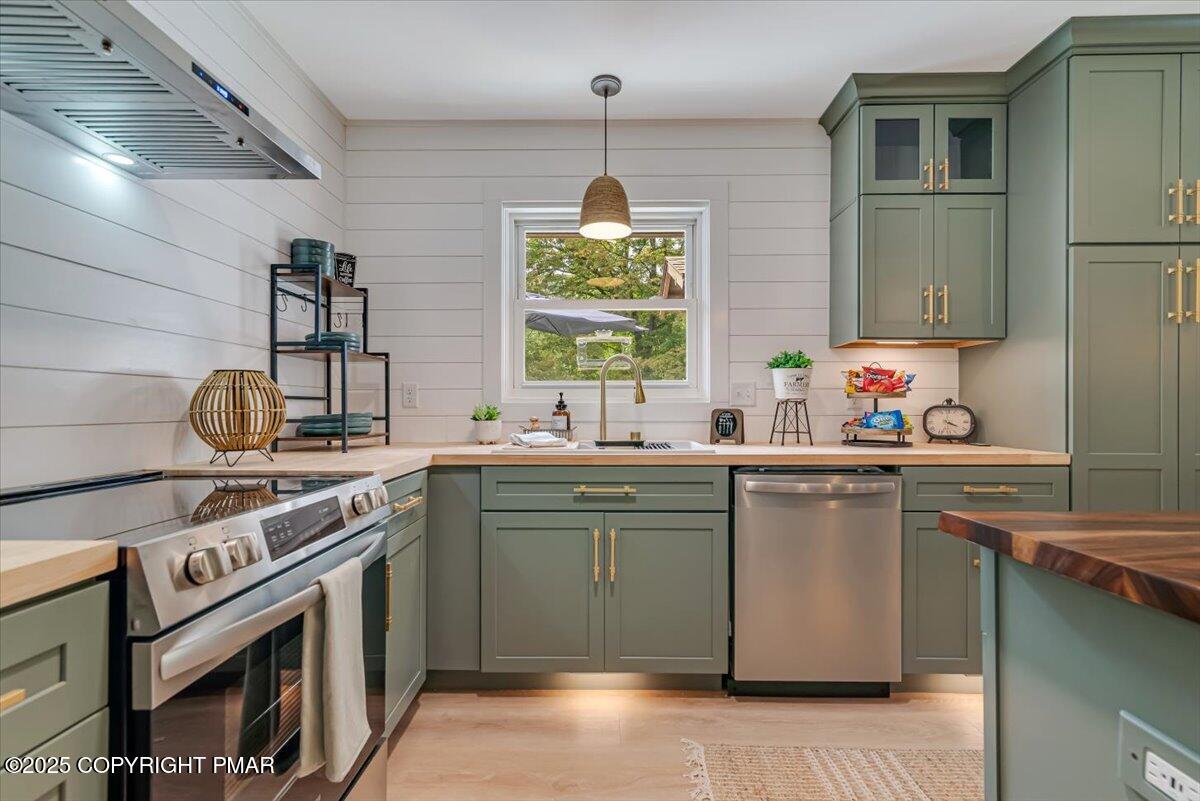 114 Gravatts Way Tannersville, PA 18372 - Photo 20 of 88 21-Photo Sep 29 2025, 10 03 11 AM