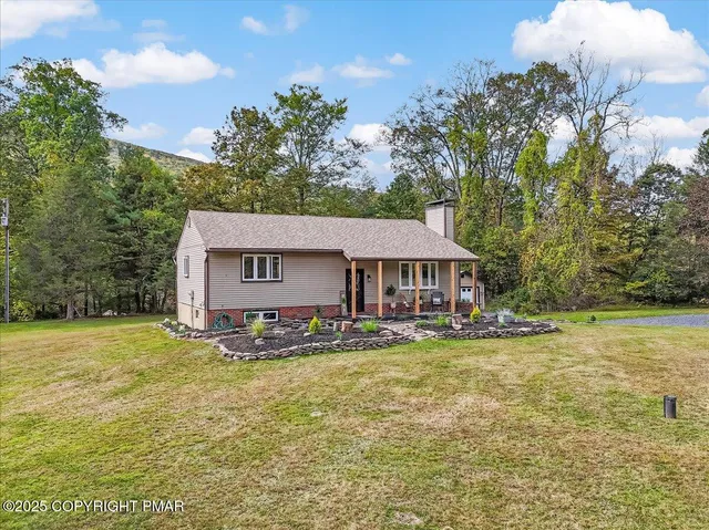 $534,900 | 114 Gravatts Way, Tannersville, PA 18372