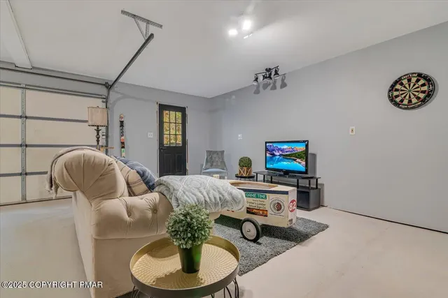 $534,900 | 114 Gravatts Way, Tannersville, PA 18372