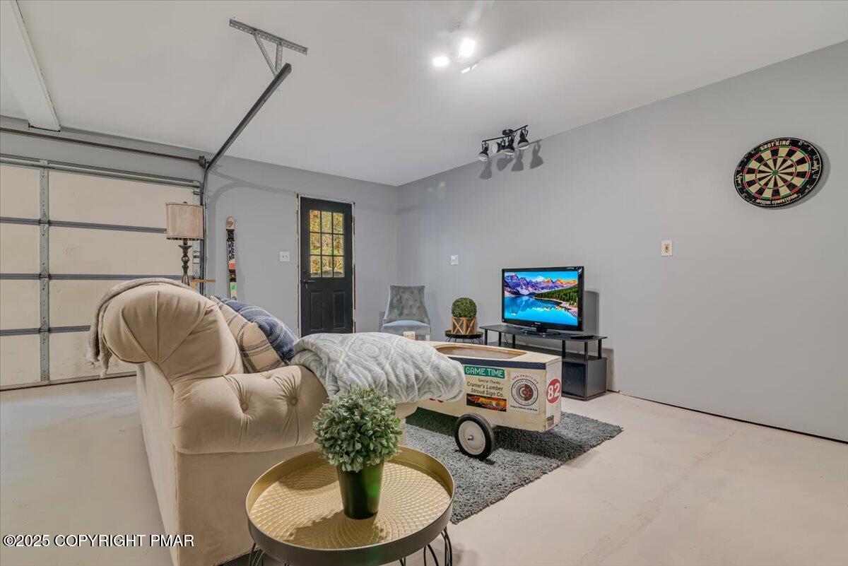 114 Gravatts Way Tannersville, PA 18372 - Photo 56 of 88 57-Photo Sep 29 2025, 9 26 17 AM