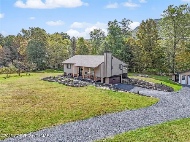 $534,900 | 114 Gravatts Way, Tannersville, PA 18372