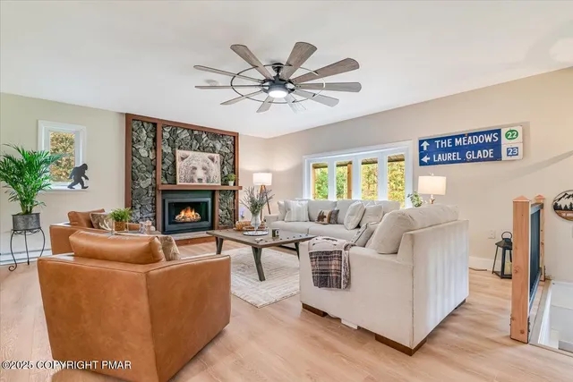 $534,900 | 114 Gravatts Way, Tannersville, PA 18372