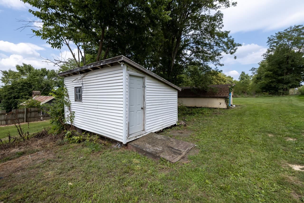 4147 South Middle Road Quicksburg, VA 22847 - Photo 33 of 33 a backyard of a house with lots of green space