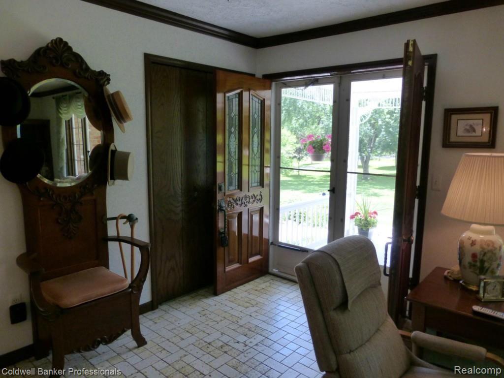 7680 Oakhill Road Clarkston, MI 48348 - Photo 3 of 32 foyer_06-27-2014.jpg