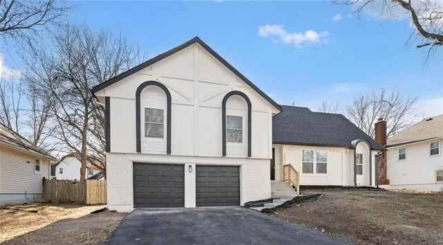 $400,000 | 1421 East Stagecoach Drive, Olathe, KS 66062