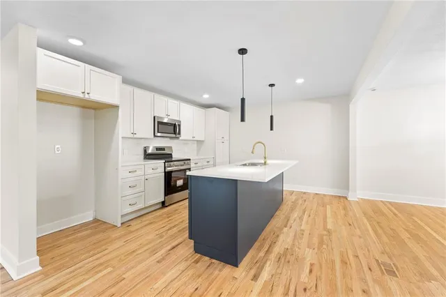 $400,000 | 1421 East Stagecoach Drive, Olathe, KS 66062