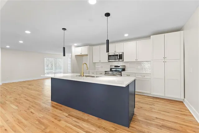 $400,000 | 1421 East Stagecoach Drive, Olathe, KS 66062