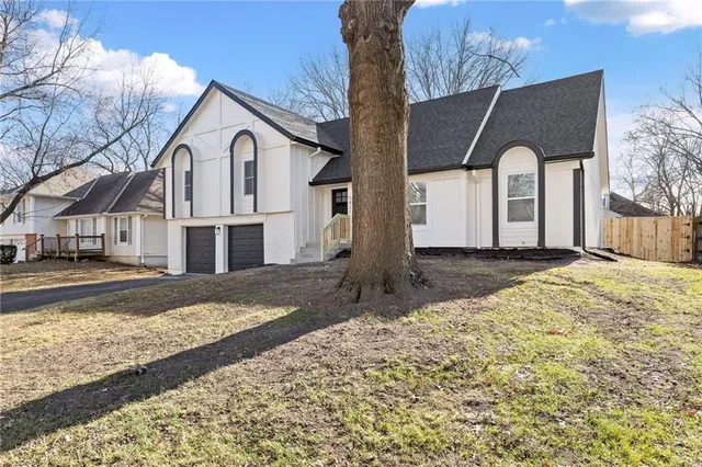 $400,000 | 1421 East Stagecoach Drive, Olathe, KS 66062