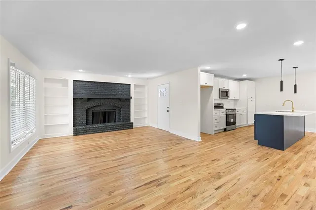 $400,000 | 1421 East Stagecoach Drive, Olathe, KS 66062