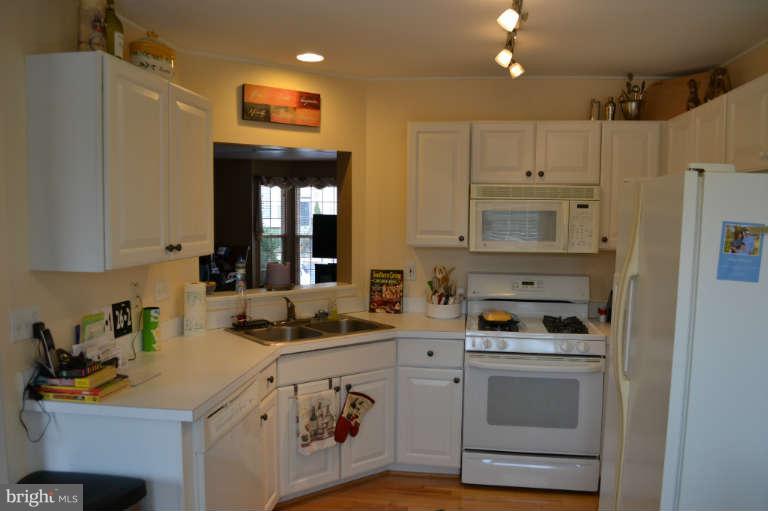 762 Howards Loop Annapolis, MD 21401 - Photo 8 of 17 Kitchen