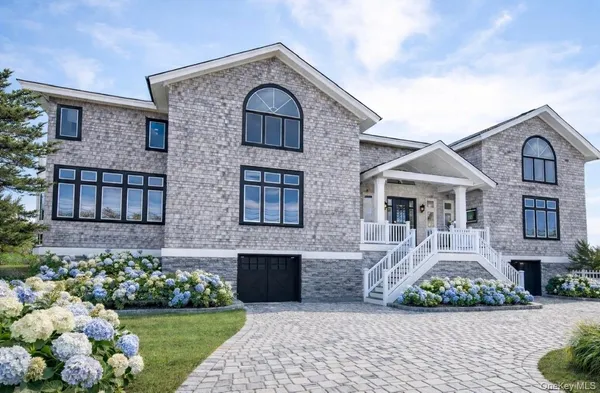 $8,455,000 | 605 Dune Road, Westhampton, NY 11978