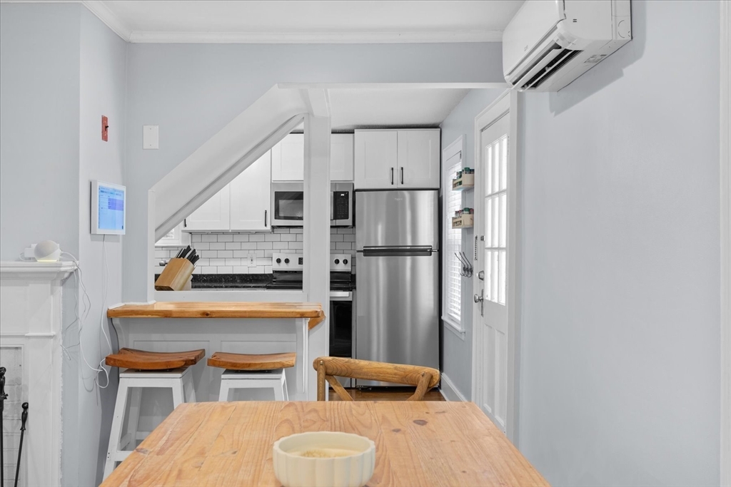 21 Gayland Road Needham, MA 02492 - Photo 10 of 28