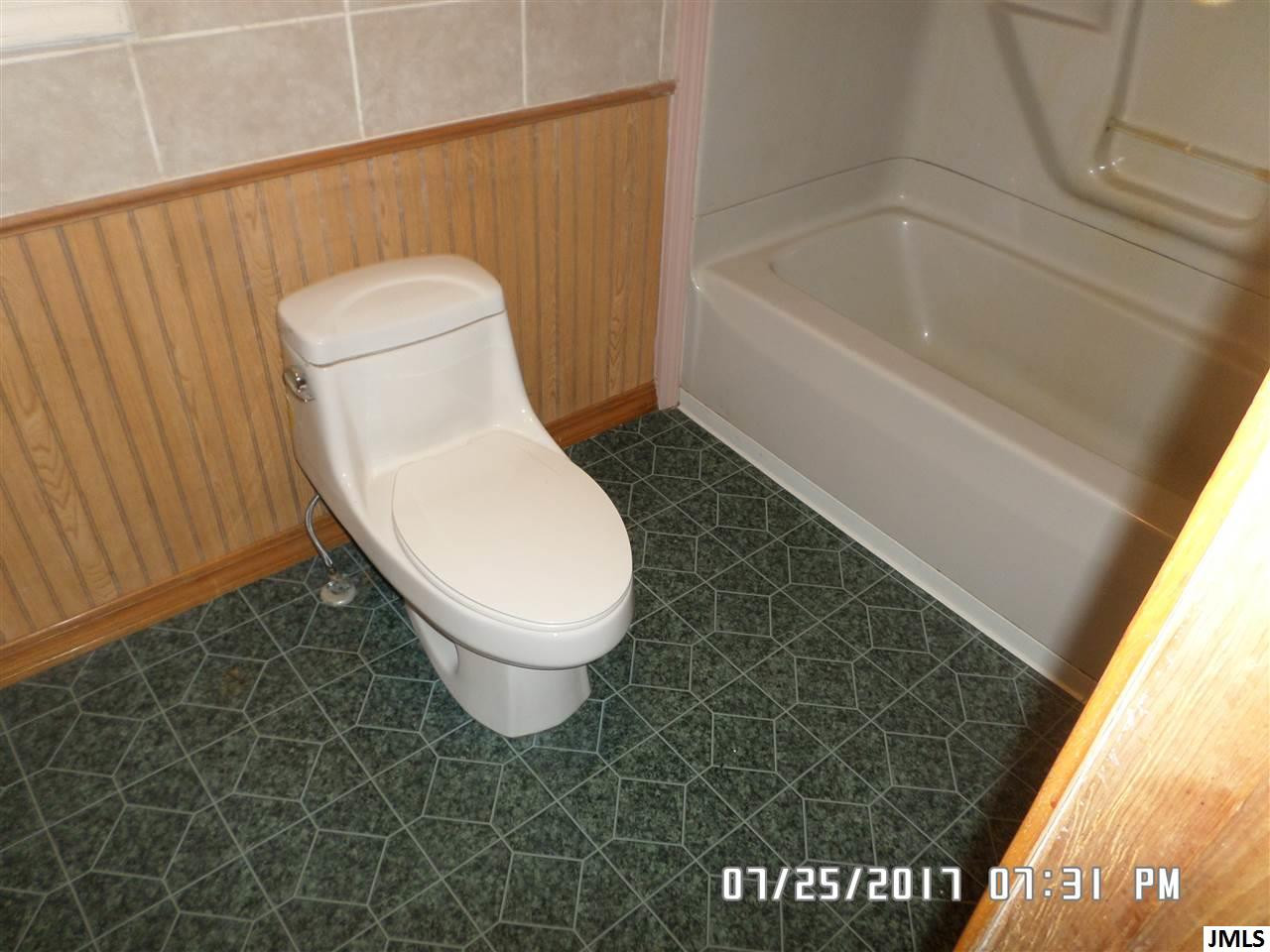 2484 Hawkins Road Jackson, MI 49201 - Photo 11 of 22 Photo 12