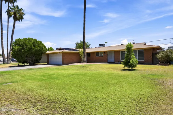$1,900 | 3737 West Griswold Road, Phoenix, AZ 85051