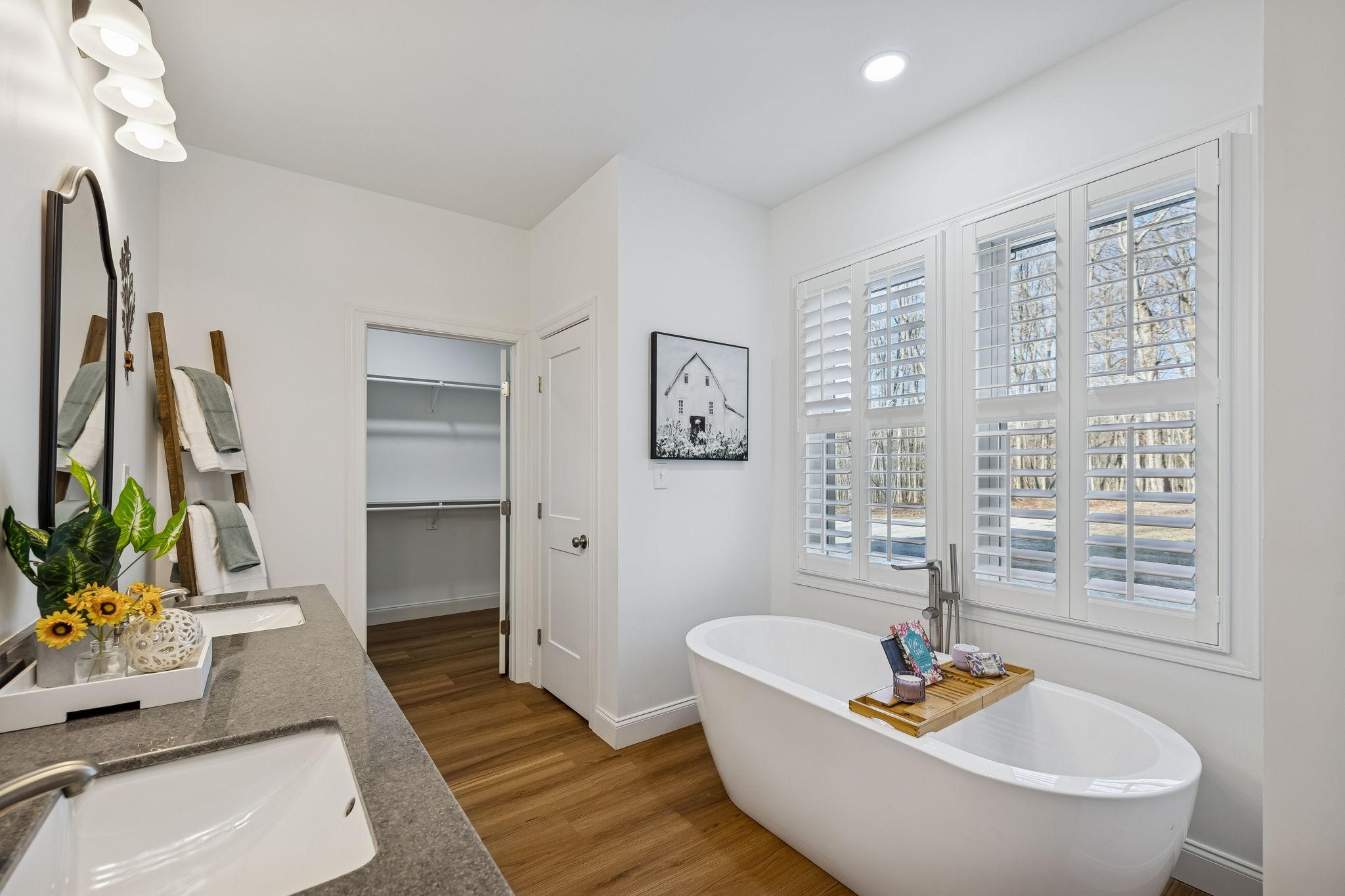 261 Lake Louisa Loop Monteagle, TN 37356 - Photo 24 of 49 a living room with furniture and a potted plant
