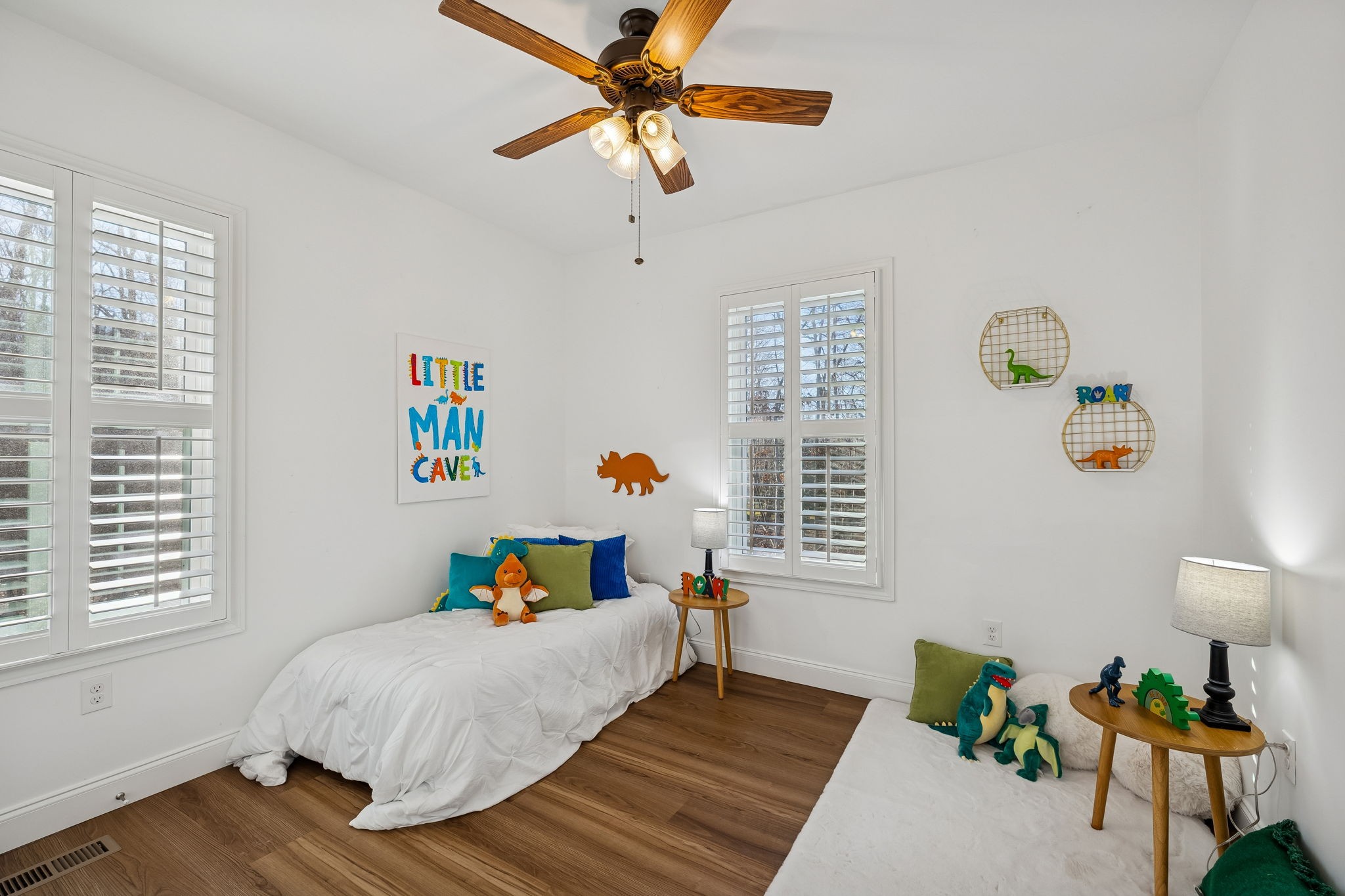 261 Lake Louisa Loop Monteagle, TN 37356 - Photo 31 of 49 a bedroom with a bed and a chandelier