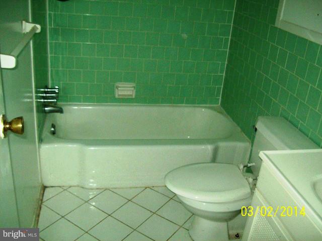 7900 Brompton Street Springfield, VA 22152 - Photo 9 of 9 Bath
