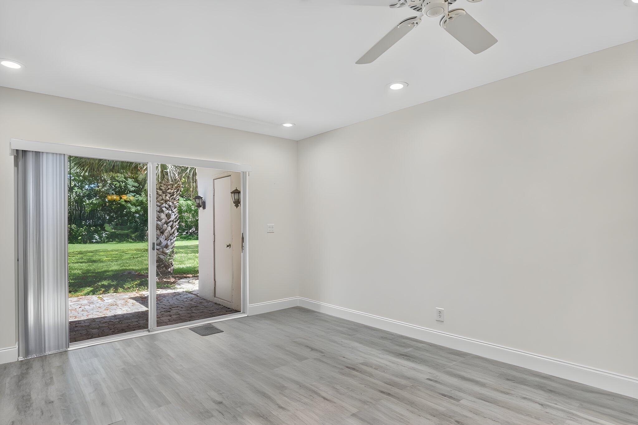 20846 Vinesta Circle Boca Raton, FL 33433 - Photo 11 of 36 Living Room