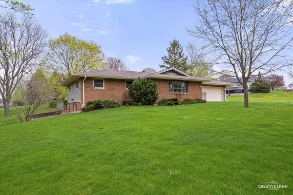 $435,000 | 70 Highview Drive, Yorkville, IL 60560