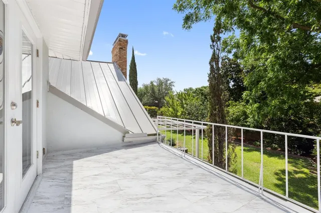 a view of livingroom with furniture and wooden floor