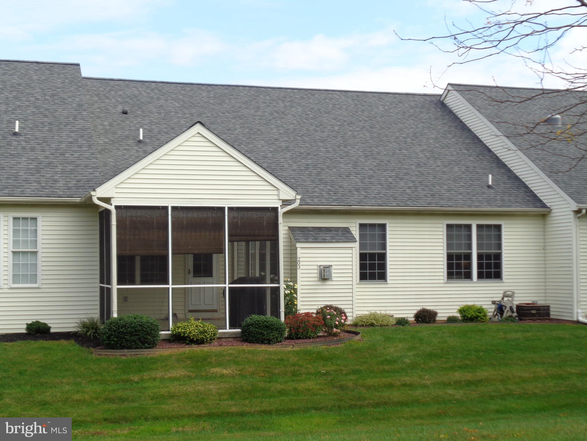 203 Sutherland Road Lancaster, PA 17603 - Photo 4 of 30 Gallery Image 4