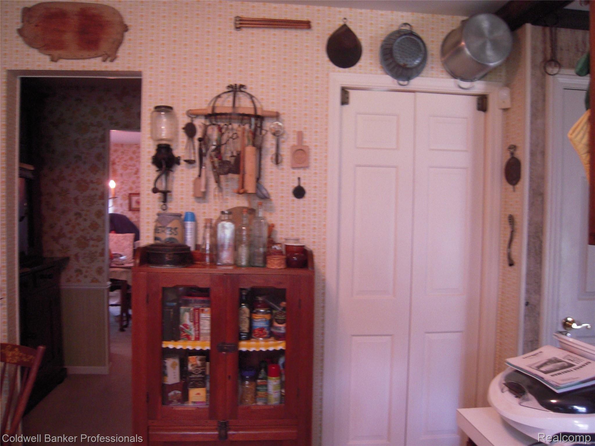 1967 Kemp Road Bloomfield Hills, MI 48302 - Photo 12 of 47 Kitchen.JPG
