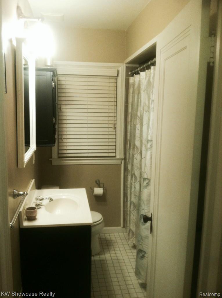 2056 Harvard Road Berkley, MI 48072 - Photo 17 of 45 photo 33.jpg