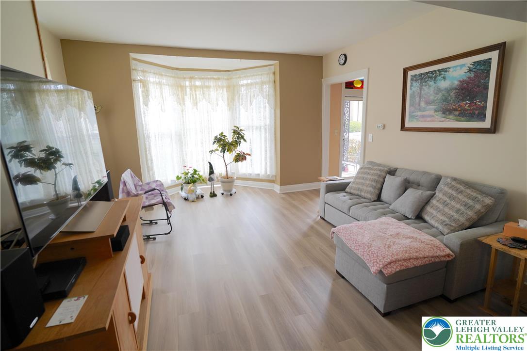 556 Main Street Slatington, PA 18080 - Photo 4 of 52