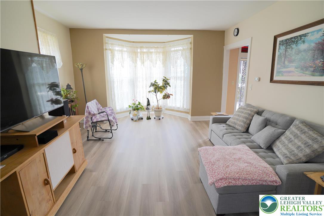 556 Main Street Slatington, PA 18080 - Photo 6 of 52