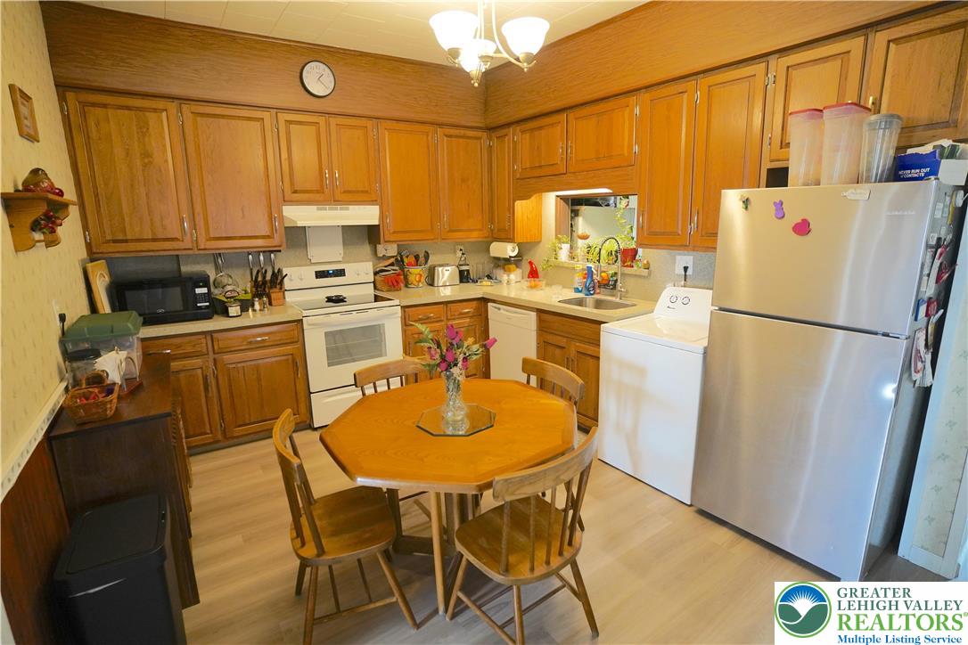 556 Main Street Slatington, PA 18080 - Photo 9 of 52