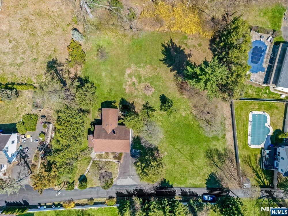 6 Schubert Lane Paramus, NJ 07652 - Photo 12 of 20