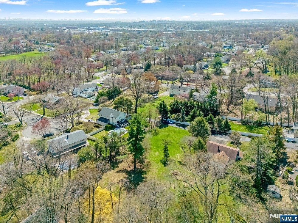 6 Schubert Lane Paramus, NJ 07652 - Photo 13 of 20