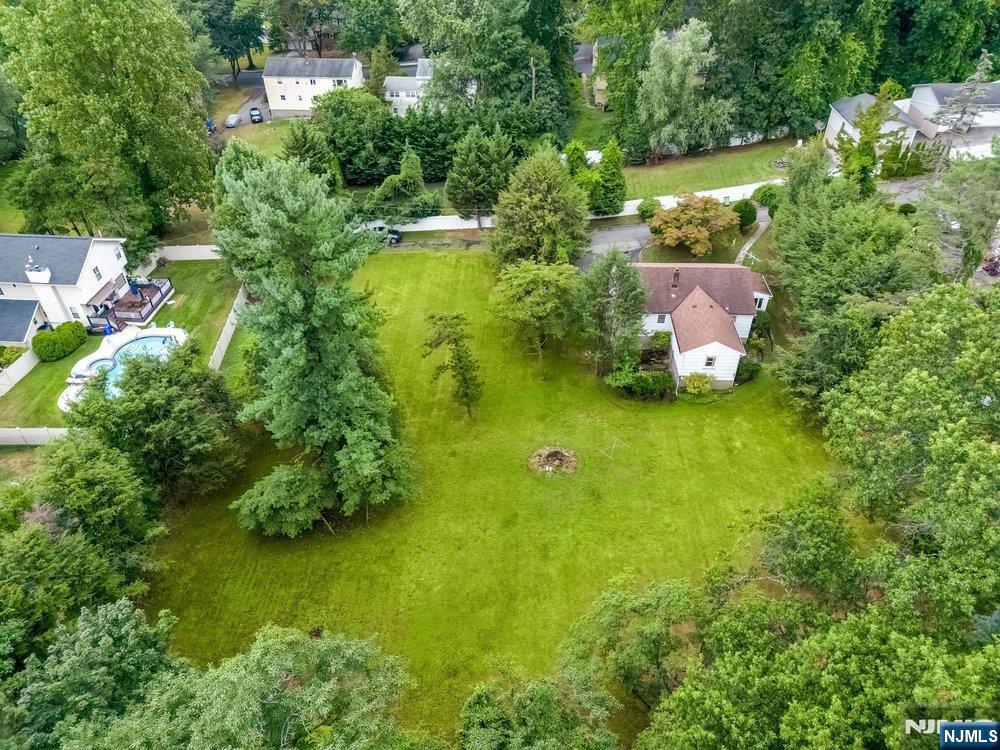 6 Schubert Lane Paramus, NJ 07652 - Photo 17 of 20