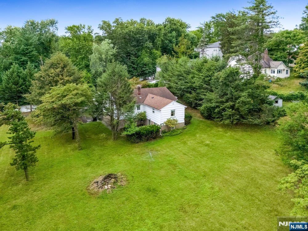 6 Schubert Lane Paramus, NJ 07652 - Photo 18 of 20