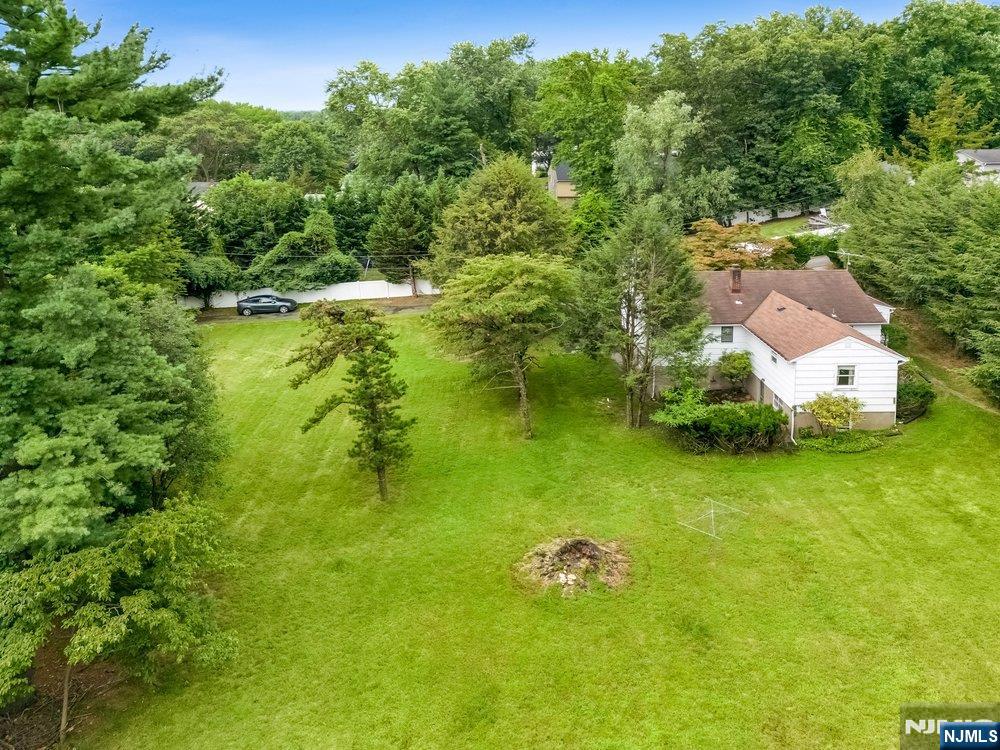 6 Schubert Lane Paramus, NJ 07652 - Photo 19 of 20