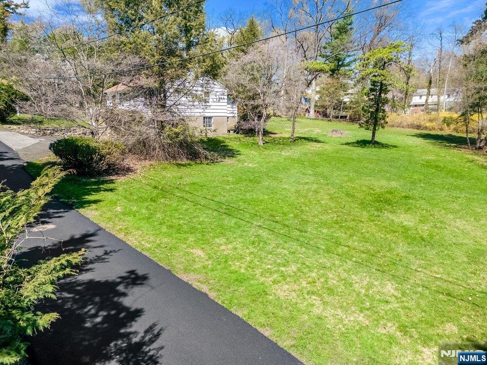 6 Schubert Lane Paramus, NJ 07652 - Photo 4 of 20