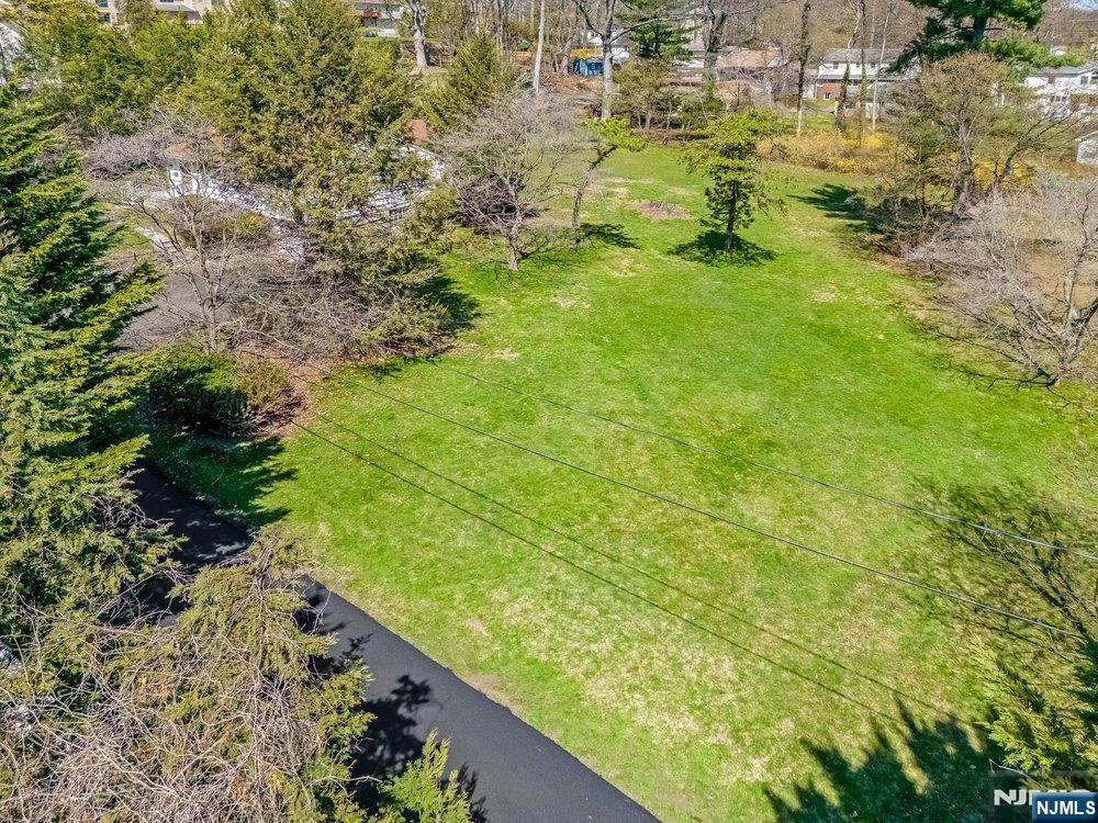 6 Schubert Lane Paramus, NJ 07652 - Photo 5 of 20